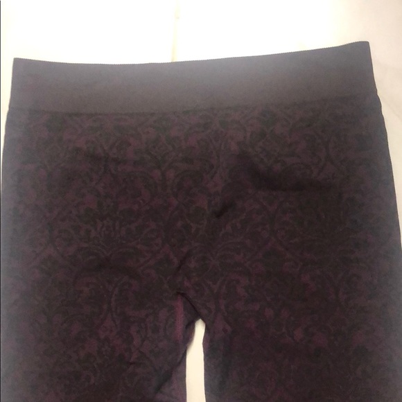 Fun vintage pattern fabletics leggings medium - Picture 3 of 4